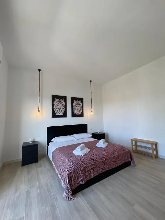 {Palazzo Fodale-5 Stelle} Apartment 70'S Rooms Trapani