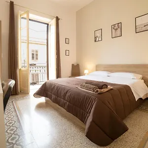 Appartement Centro Stazione Aeroporto Wi-fi&self Check-in, Palerme